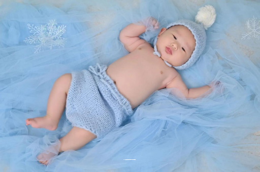 西双版纳宝宝睡迷糊了才肯吃奶 西双版纳宝宝睡迷糊了才肯吃奶